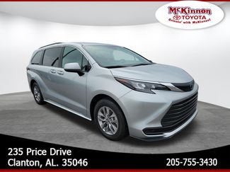 Used 2025 Toyota Sienna LE AWD/4WD video 1