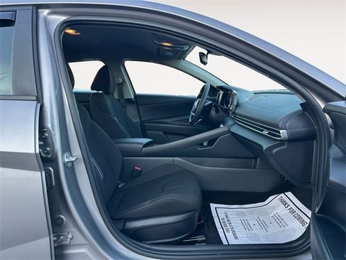Used 2023 Hyundai Elantra Blue image 15
