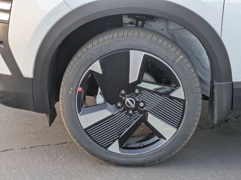 New 2026 Nissan Kicks SR FWD image 8