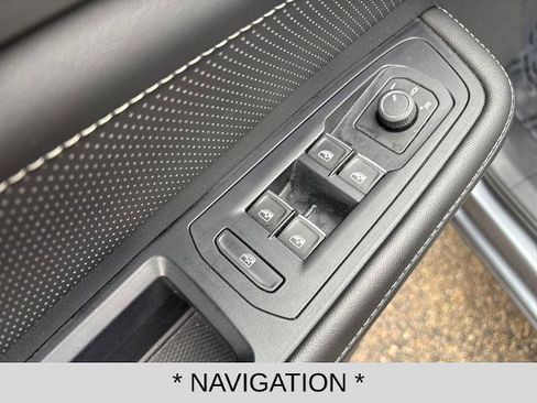 Used 2025 Volkswagen Atlas Cross Sport SE image 11