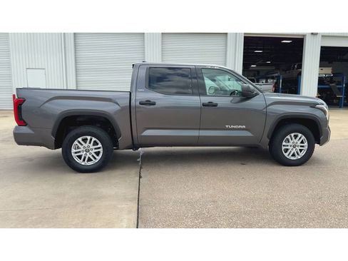 Used 2022 Toyota Tundra SR5 RWD image 9