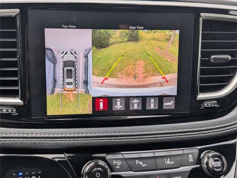 Used 2024 Chrysler Pacifica Limited FWD image 32