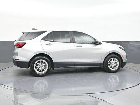 Used 2022 Chevrolet Equinox LS FWD image 17