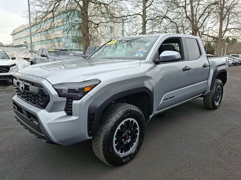 Used 2025 Toyota Tacoma TRD Off-Road image 3