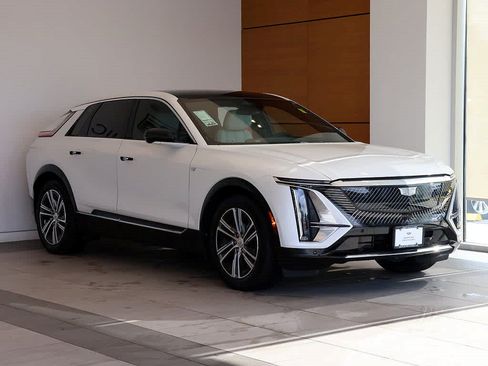 Used 2024 Cadillac Lyriq Luxury w/ LPO, Floor Liner Package AWD/4WD image 8
