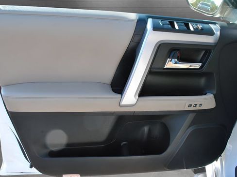 Used 2020 Toyota 4Runner Limited AWD/4WD image 12