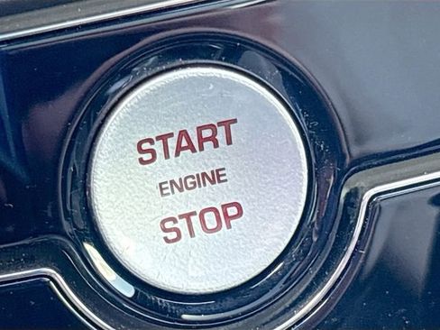 Used 2020 Jaguar F-PACE SVR image 36