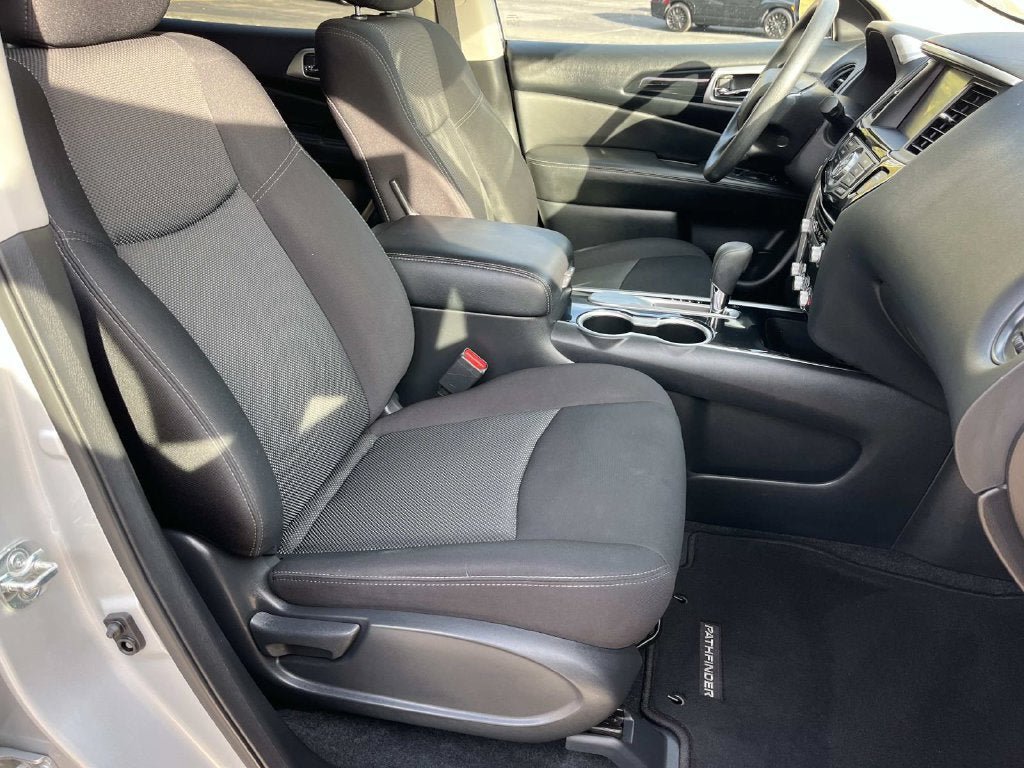 Used 2020 Nissan Pathfinder S FWD image 26