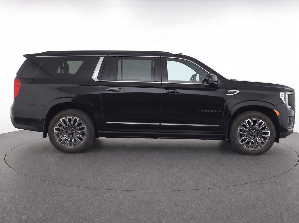 Used 2023 GMC Yukon XL Denali Ultimate AWD/4WD image 8