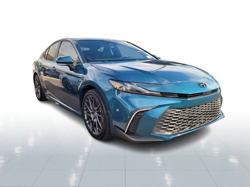 Certified 2025 Toyota Camry SE image 3