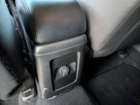 Used 2019 Dodge Journey SE FWD image 33