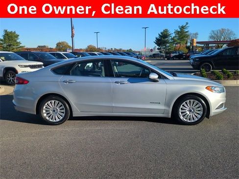 Used 2017 Ford Fusion S image 3