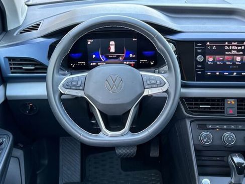 Certified 2022 Volkswagen Taos SE w/ Panoramic Sunroof Package image 13