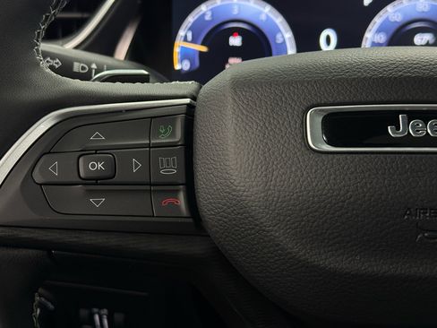 Used 2025 Jeep Grand Cherokee L Altitude image 20