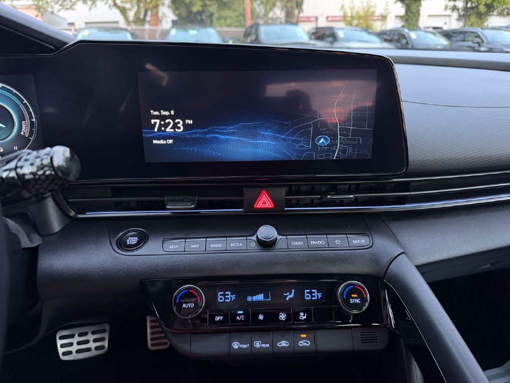 Used 2025 Hyundai Elantra SEL FWD image 10