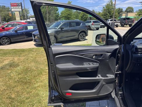Used 2022 Honda Pilot Sport image 22