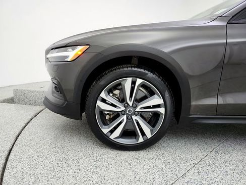 Used 2025 Volvo V60 B5 Cross Country Plus AWD/4WD image 26