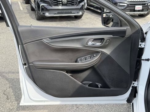 Used 2019 Chevrolet Impala LT FWD image 22
