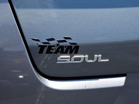 Used 2025 Kia Soul LX w/ LX Technology Package FWD image 30