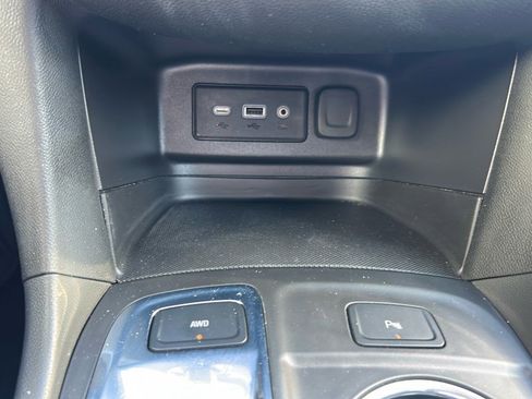 Used 2023 Chevrolet Equinox LT w/ Driver Convenience Package image 25