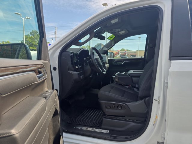 Used 2023 Chevrolet Silverado 1500 LT AWD/4WD image 18