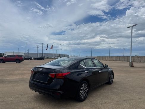 Used 2023 Nissan Altima 2.5 SV FWD image 19