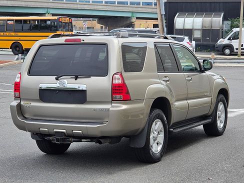 Used 2006 Toyota 4Runner SR5 AWD/4WD image 7