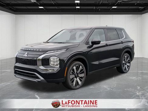 New 2025 Mitsubishi Outlander SE image 1