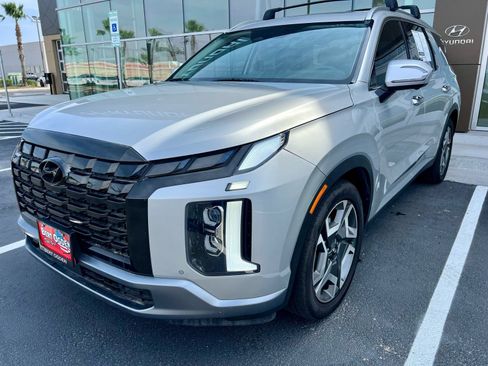 Used 2024 Hyundai Palisade SEL w/ Premium Package FWD image 3