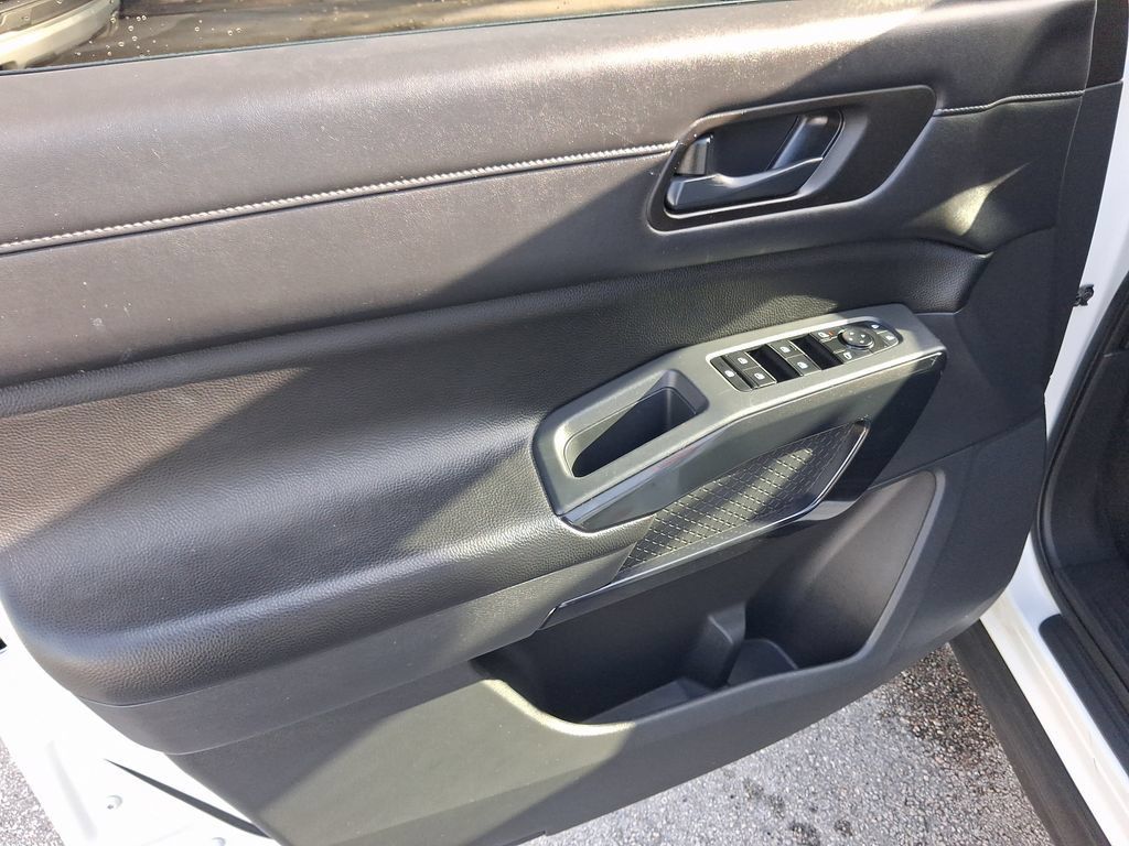 Certified 2023 Nissan Pathfinder SV FWD image 20