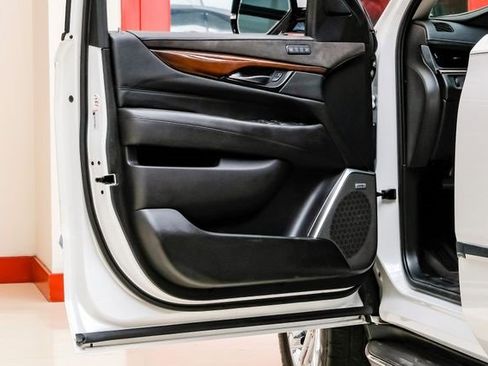 Used 2020 Cadillac Escalade Base image 41