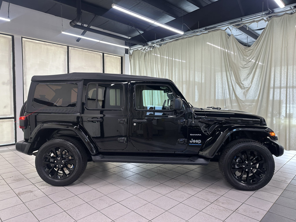 Used 2023 Jeep Wrangler Unlimited Sahara w/ Cold Weather Group AWD/4WD image 3
