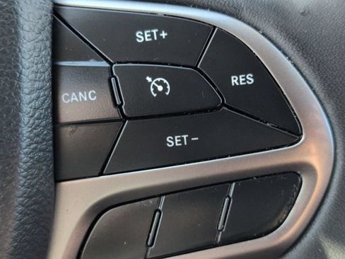 Used 2021 Jeep Cherokee Latitude Lux w/ Comfort/Convenience Group FWD image 21