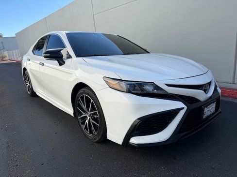 Used 2024 Toyota Camry SE image 2