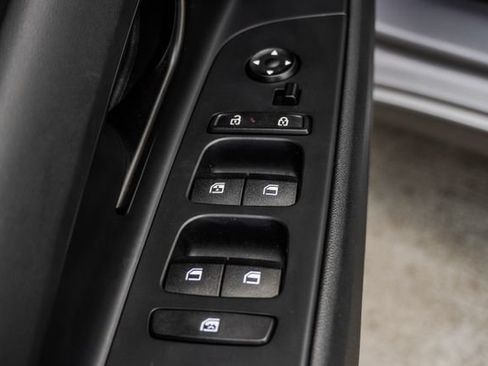 Certified 2025 Hyundai Elantra SEL FWD image 40