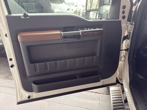 Used 2016 Ford F250 Platinum w/ FX4 Off-Road Package image 9