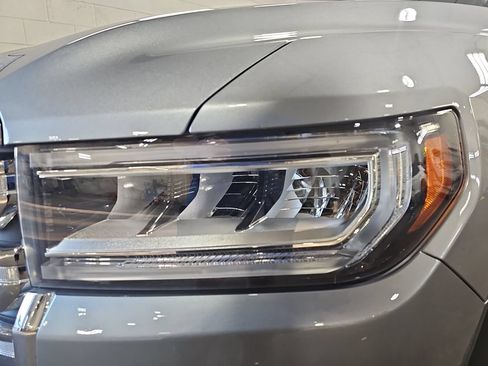 Certified 2023 GMC Acadia SLT w/ Preferred Package AWD/4WD image 36