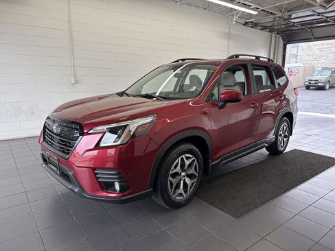 Used 2022 Subaru Forester Premium AWD/4WD image 4