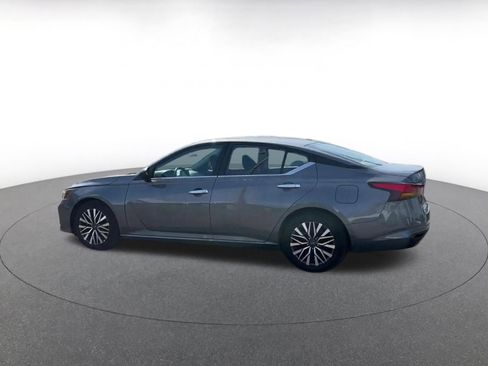 Used 2025 Nissan Altima 2.5 SV image 10