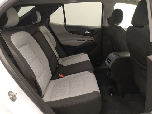 Used 2018 Chevrolet Equinox LT image 19
