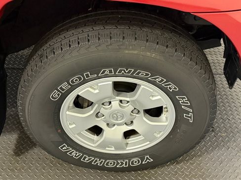 Used 2013 Toyota Tacoma PreRunner w/ SR5 Pkg image 17