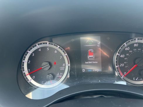 Used 2022 Toyota Highlander LE image 3