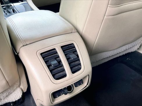 Used 2018 Ford Taurus Limited FWD image 31