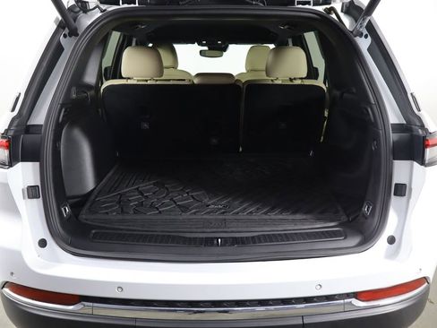 Used 2023 Jeep Grand Cherokee Limited w/ Trailer Tow Prep Group (B) image 17