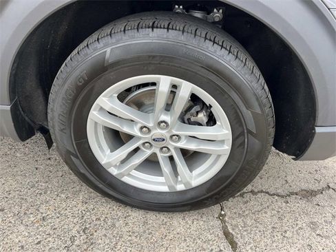 Used 2023 Ford Explorer XLT image 11