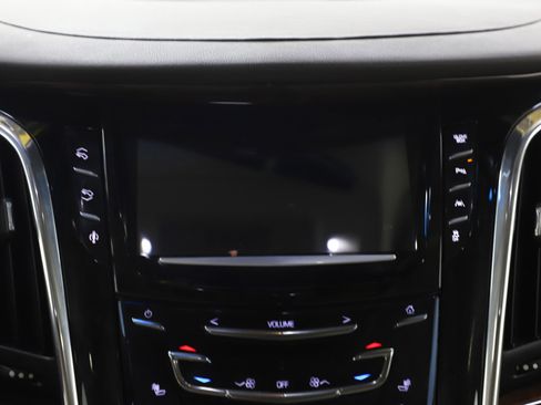 Used 2016 Cadillac Escalade Luxury image 21