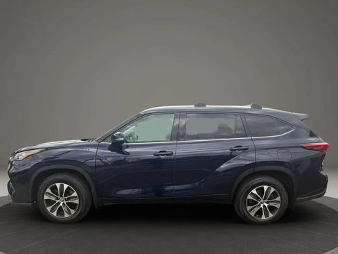 Used 2020 Toyota Highlander XLE AWD/4WD image 8