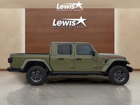 Used 2025 Jeep Gladiator Mojave AWD/4WD image 6