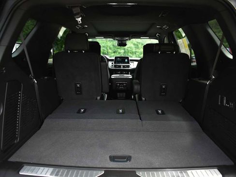 Used 2023 Chevrolet Tahoe High Country AWD/4WD image 9