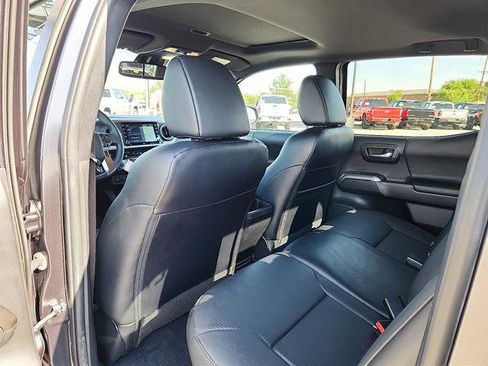 Used 2022 Toyota Tacoma Limited image 10